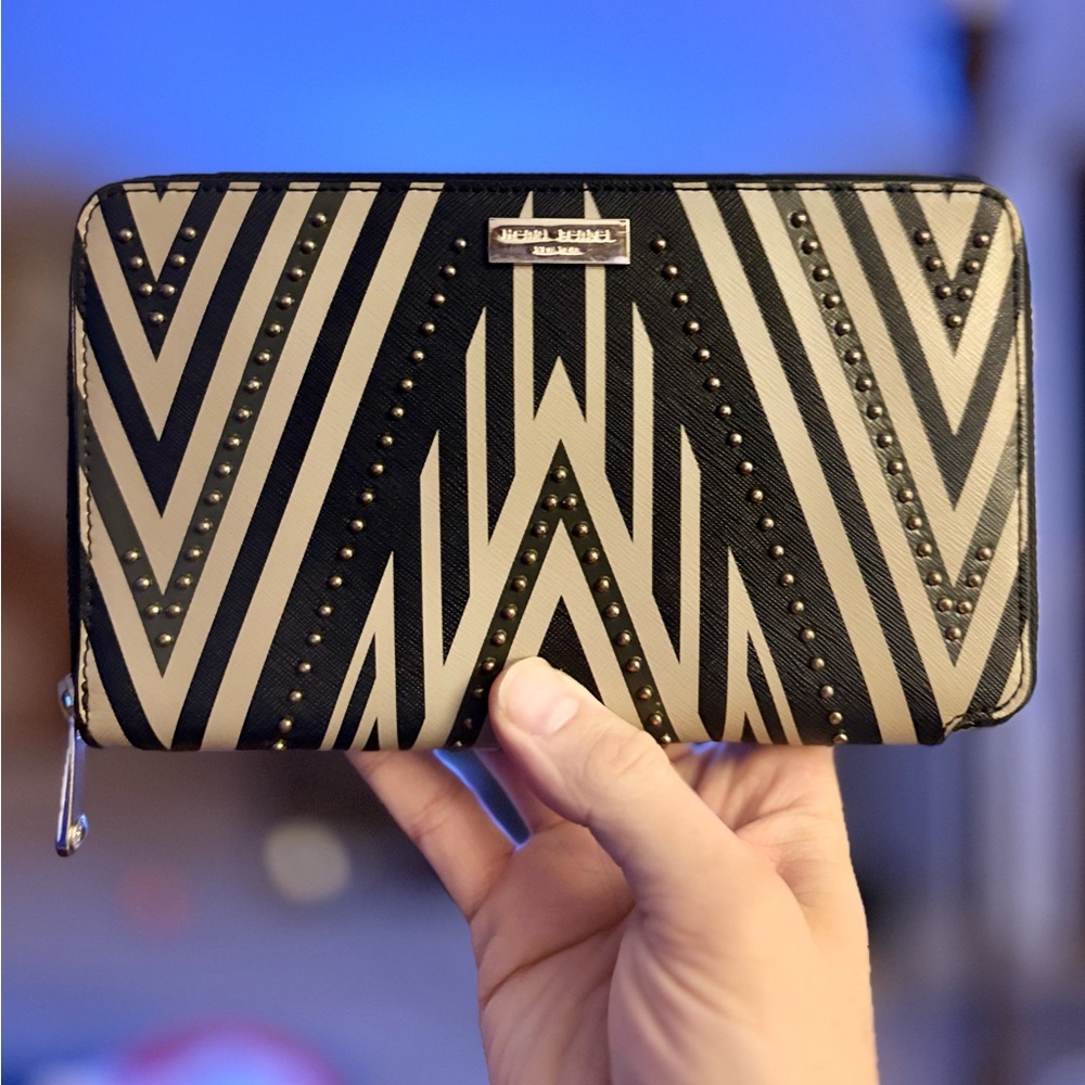 Henri Bendel West 57th Street Black and Cream Chevron Studded Zip Wallet Rare!